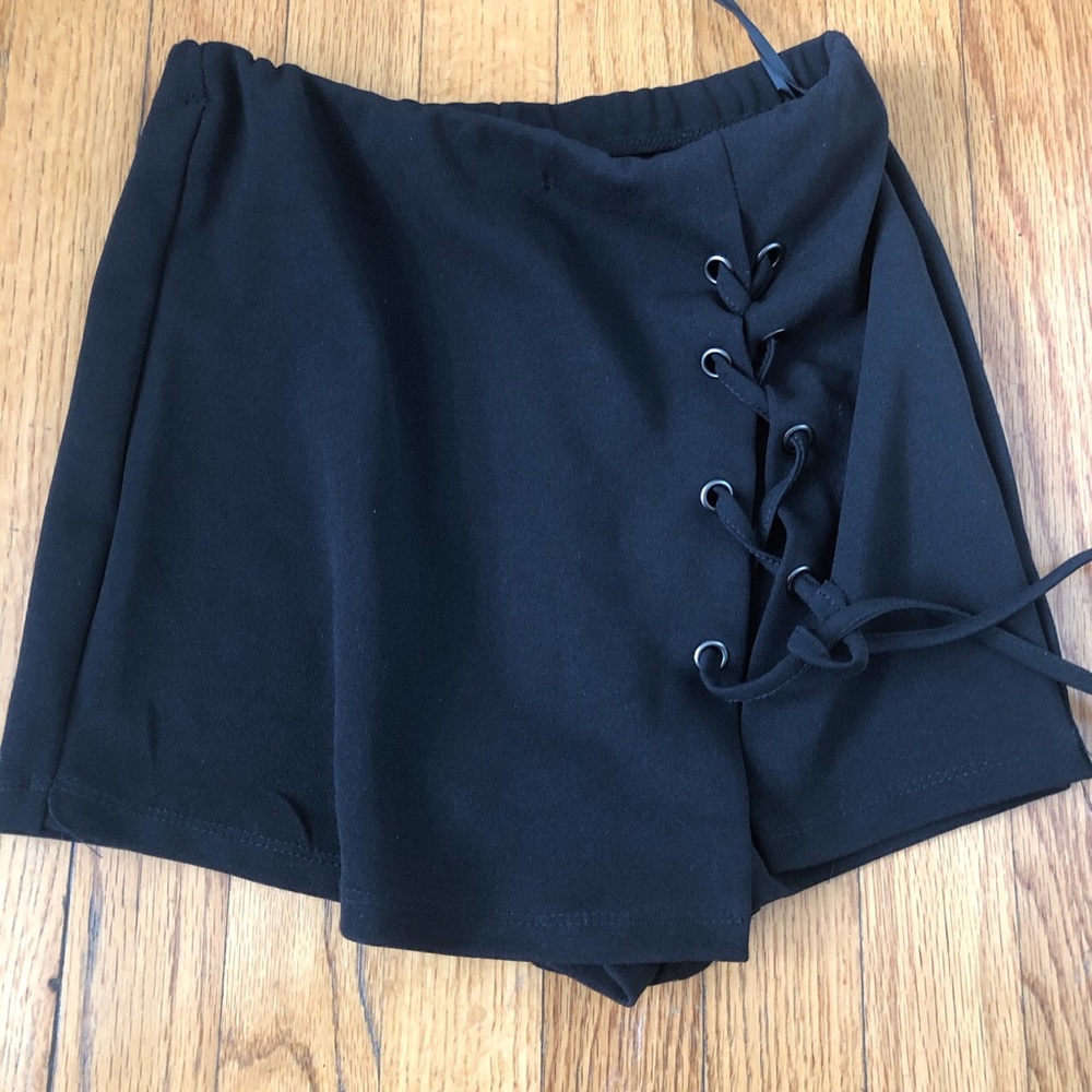 Black skort